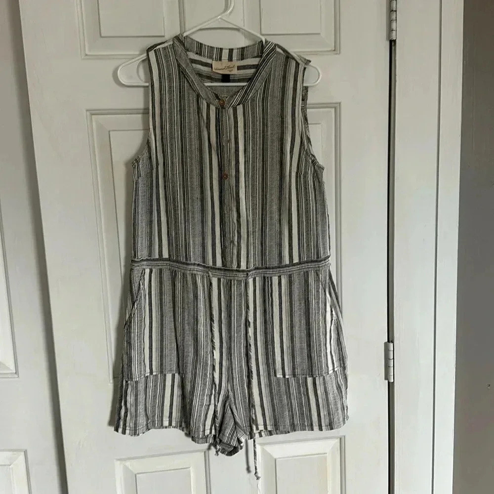 Universal Thread Romper Size Small